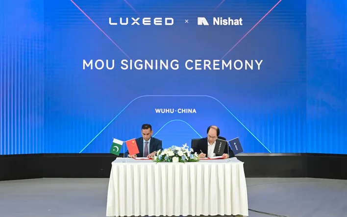 Nishat and Luxeed executives sign the MOU at the ceremony in Wuhu, China